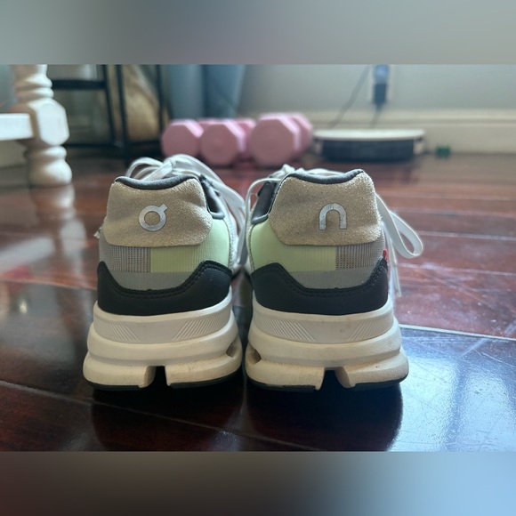 On Running Women’s Sneakers - Picture 4 of 7